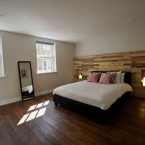 Holiday home N5 Townhouse, Sleeps 20