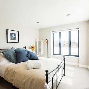 Holiday home Luxury 3bdr Conversion W/private Rooftop Terrace